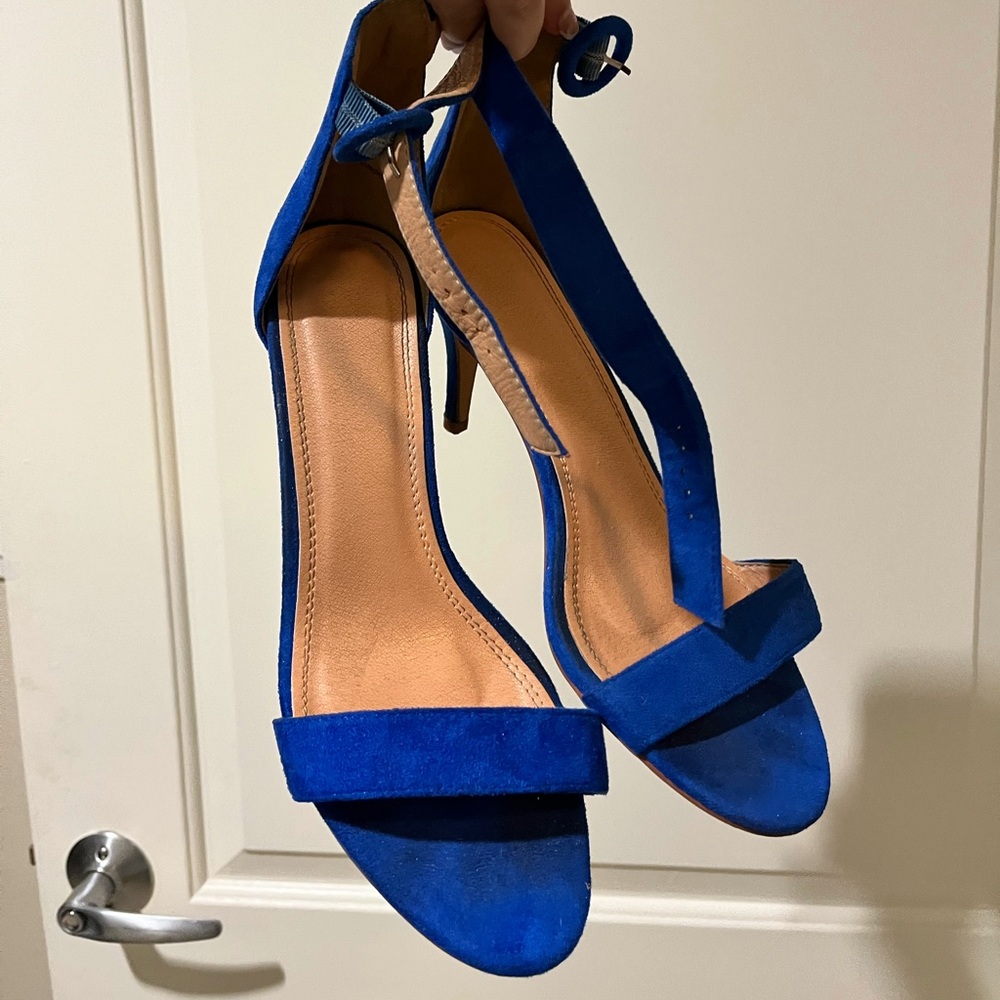 blue velvet/suede heels 🦋💙